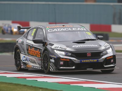 Gordon Shedden. Donington Park 2022. (© PSP Images)