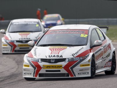 Gordon Shedden. 2011 Thruxton  (© PSP Images)