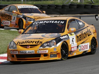 Matt Neal. 2005 Brands Hatch  (© PSP Images)